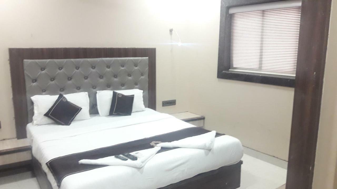 Shine Hospitality Hotel Bombay Exterior foto